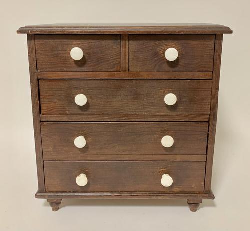 Miniature Apprentice Chest of Drawers (1 of 16) Miniature Apprentice Chest of Drawers (1 of 16)