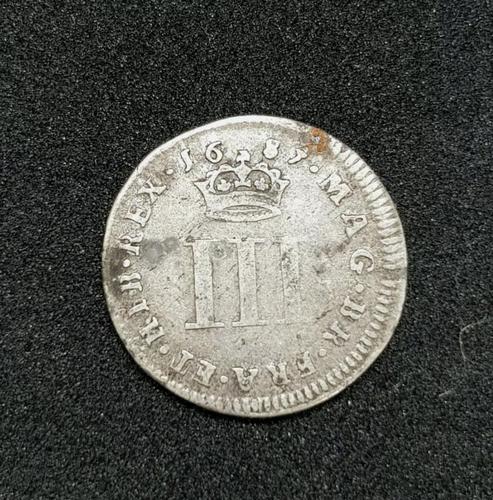 1687 James II Silver Threepence Coin Good Condition (1 of 2) 1687 James II Silver Threepence Coin Good Condition (1 of 2)