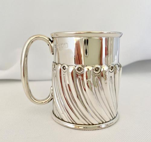 Stylish Sterling Silver Christening Mug. London 1907 (1 of 5)