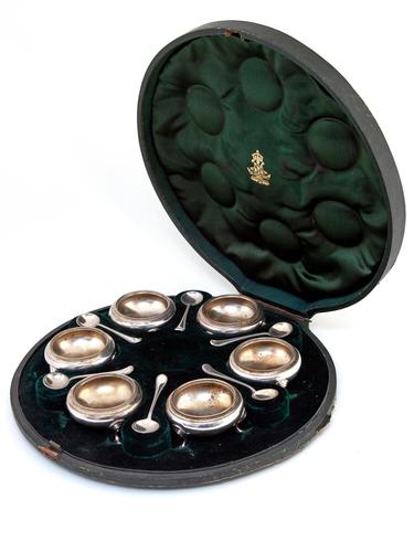 Antique Elkington & Co Boxed Set of Six Silver Plated Salts & Salt Spoons (1 of 6) Antique Elkington & Co Boxed Set of Six Silver Plated Salts & Salt Spoons (1 of 6)