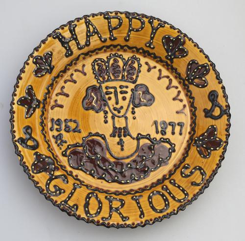 Royalty Commemorative - Rare British Studio Pottery Slipware Charger / Dish c.1977 (1 of 4) Royalty Commemorative - Rare British Studio Pottery Slipware Charger / Dish c.1977 (1 of 4)