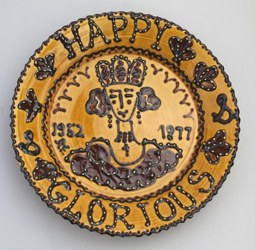 Royalty Commemorative - Rare British Studio Pottery Slipware  Charger / Dish c.1977 (1 of 4)