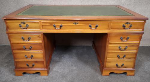 Large Yew Twin Pedestal Leather Top Desk (1 of 10) Large Yew Twin Pedestal Leather Top Desk (1 of 10)