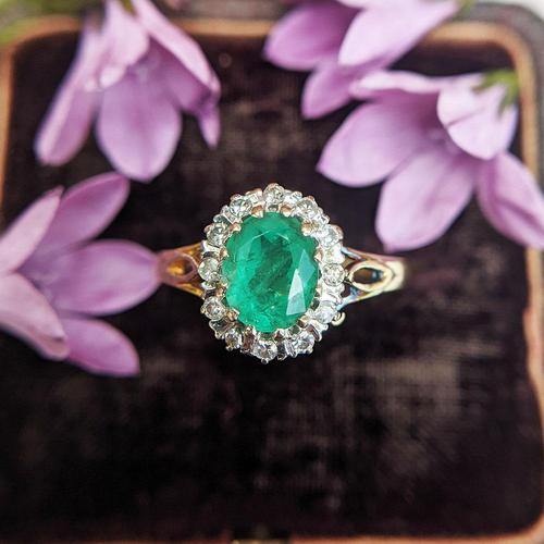 Vintage 18ct Gold Emerald & Diamond Cluster Ring (1 of 11)