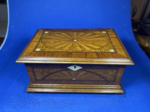 19th century French Walnut Inlaid Jewellery Box. (1 of 16) 19th century French Walnut Inlaid Jewellery Box. (1 of 16)