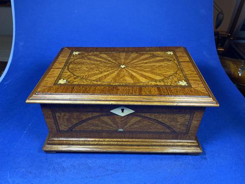 19th century French Walnut Inlaid Jewellery Box. (1 of 16)