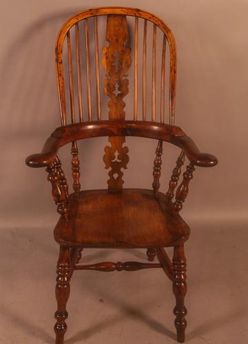 Very Good 19th Century Broad Arm Yew Windsor Chair (1 of 10)