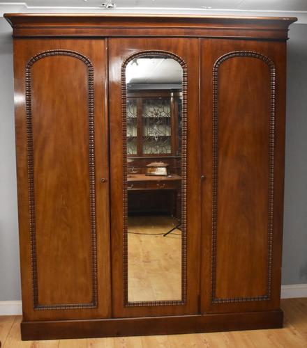 Victorian Mahogany Three Door Wardrobe (1 of 11) Victorian Mahogany Three Door Wardrobe (1 of 11)