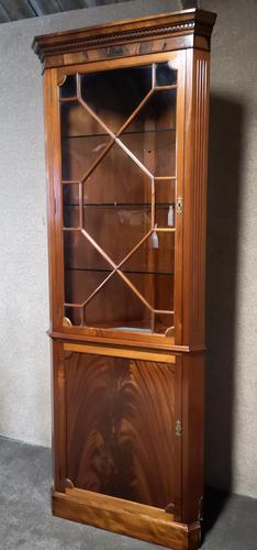 Mahogany Corner Cabinet in the Georgian Style (1 of 10) Mahogany Corner Cabinet in the Georgian Style (1 of 10)