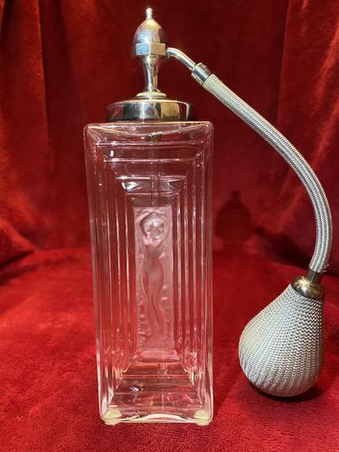 A Large Lalique “Duncan” pattern atomiser scent bottle with original box (1 of 10)