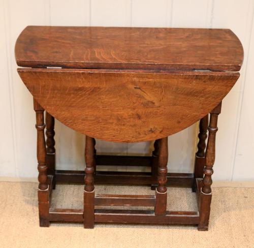Small Oak Drop Leaf Table c.1920 (1 of 8) Small Oak Drop Leaf Table c.1920 (1 of 8)