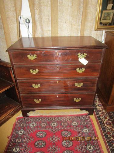 Georgian Mahogany Chest of Drawers (1 of 4)