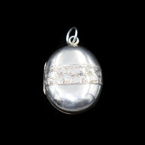 Antique Aesthetic Ivy Sterling Silver Oval Locket Pendant (1 of 10) Antique Aesthetic Ivy Sterling Silver Oval Locket Pendant (1 of 10)