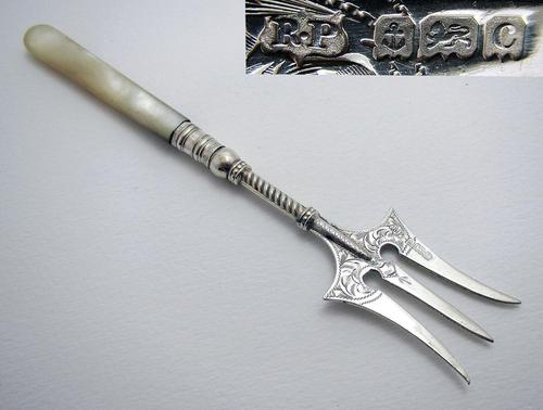 Antique Edwardian 1902 Solid Sterling Silver & Mother of Pearl Bread Muffin Cake Fork Server (1 of 5) Antique Edwardian 1902 Solid Sterling Silver & Mother of Pearl Bread Muffin Cake Fork Server (1 of 5)