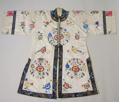 Antique Chinese Silk Embroidered Robe (1 of 9) Antique Chinese Silk Embroidered Robe (1 of 9)