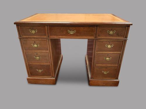 Late Victorian Small Mahogany Desk (1 of 4) Late Victorian Small Mahogany Desk (1 of 4)