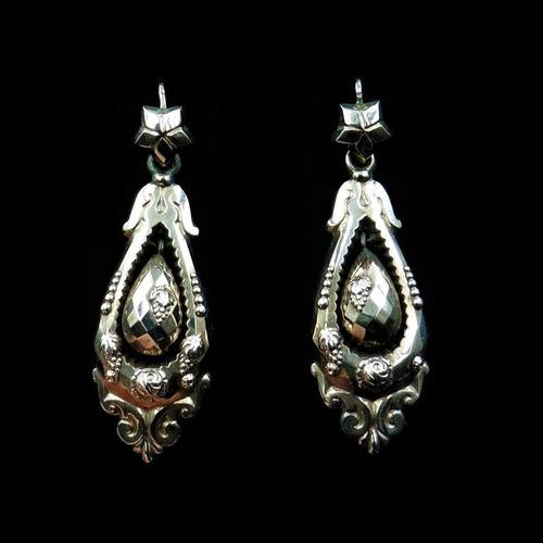 Antique Victorian Etruscan Revival Grape 9ct Gold Long Drop Dangle Earrings (1 of 9) Antique Victorian Etruscan Revival Grape 9ct Gold Long Drop Dangle Earrings (1 of 9)