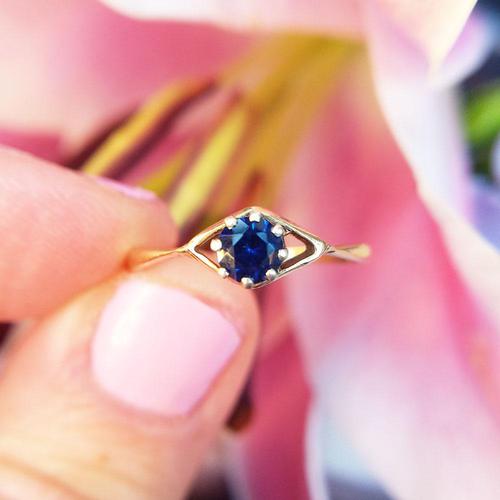 Vintage Dainty 18ct Gold Created Sapphire Evil Eye Ring (1 of 10)