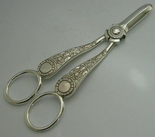 Edwardian English Solid Sterling Silver Grape Scissors Shears 1903 Antique (1 of 12)