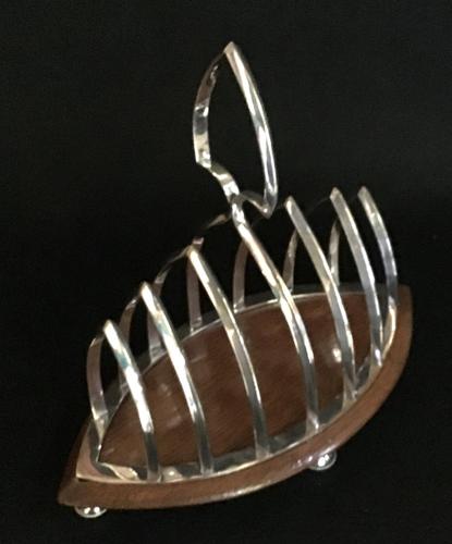 Silver Plate & Oak Base Gothic Revival Toast Rack (1 of 4) Silver Plate & Oak Base Gothic Revival Toast Rack (1 of 4)