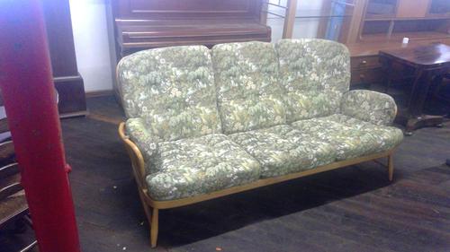 Ercol Vintage Windsor Three Seater Settee of Large Size (1 of 5) Ercol Vintage Windsor Three Seater Settee of Large Size (1 of 5)