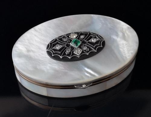 Art Deco Diamond and Emerald snuff box, 18ct gold, Mother of Pearl (1 of 14) Art Deco Diamond and Emerald snuff box, 18ct gold, Mother of Pearl (1 of 14)