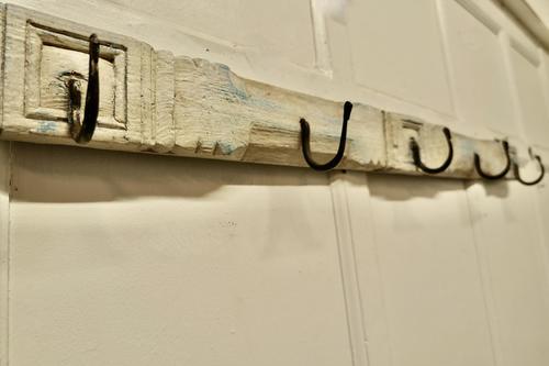 19th Century Folk Art Long Wooden 7 Peg Coat Rack (1 of 6) 19th Century Folk Art Long Wooden 7 Peg Coat Rack (1 of 6)