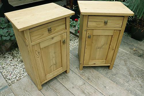 Fabulous! 'Chunky' Pair of Old Pine Bedside Cabinets - We Deliver! (1 of 8)