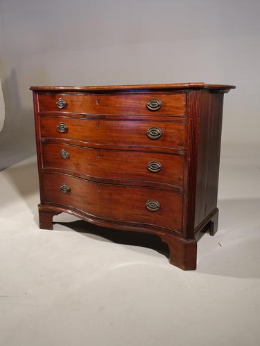 A Very Good George III Period Serpentine Mahogany Chest of Drawers (1 of 3) A Very Good George III Period Serpentine Mahogany Chest of Drawers (1 of 3)