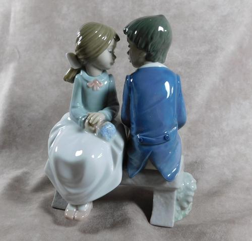 "Primer Amor" or "First Love" Hand Modelled Porcelain Figure by Nao (1 of 9) "Primer Amor" or "First Love" Hand Modelled Porcelain Figure by Nao (1 of 9)