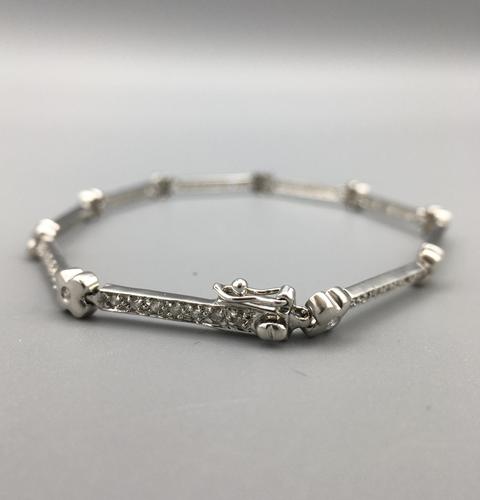 18ct White Gold & Diamond Bracelet (1 of 5) 18ct White Gold & Diamond Bracelet (1 of 5)