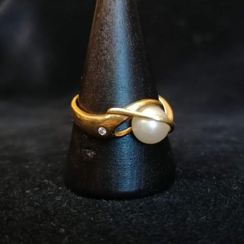 Vintage 18ct Gold Ring with Pearl & Diamond (1 of 8) Vintage 18ct Gold Ring with Pearl & Diamond (1 of 8)
