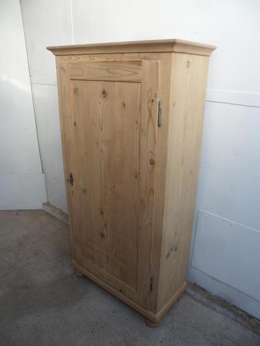 A Wide Victorian Antique/Old Pine 1 Door Linen / Storage Cupboard to Wax/Paint (1 of 8)