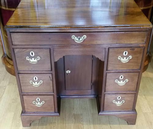 Small George II Kneehole Dressing Table (1 of 7) Small George II Kneehole Dressing Table (1 of 7)