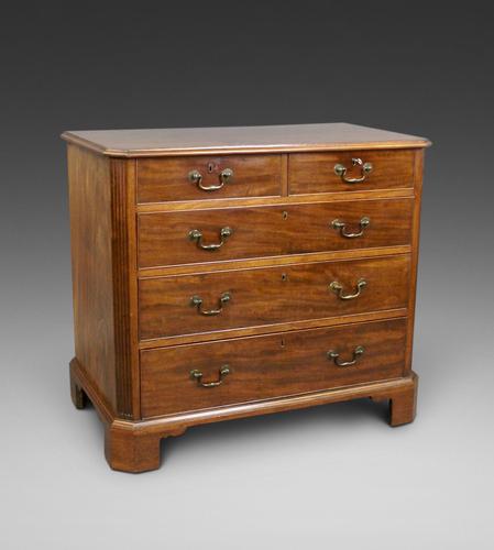 A Superior Quality George III Mahogany Chest (1 of 6)