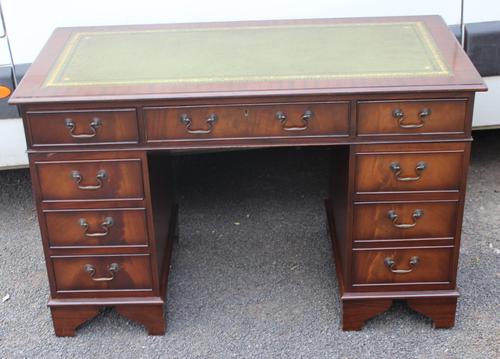 1960s Mahogany Pedestal Desk with Green Leather Inset on Top (1 of 3)