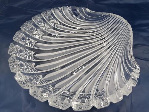 Old Bohemian Shell-shaped Glass Dish (1 of 4)