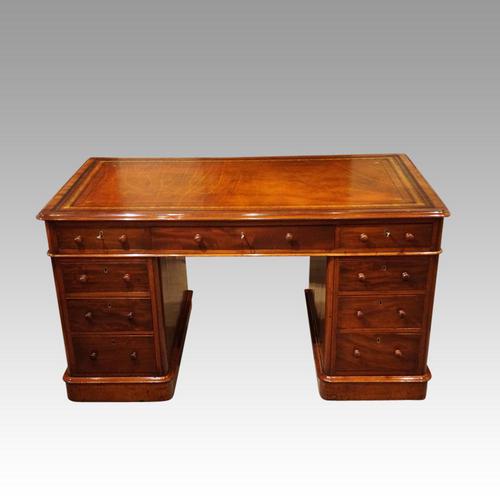 Victorian Mahogany Pedestal Desk (1 of 11) Victorian Mahogany Pedestal Desk (1 of 11)