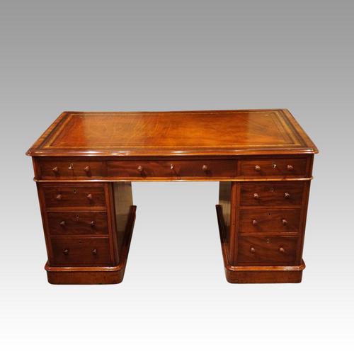 Victorian Mahogany Pedestal Desk (1 of 11)