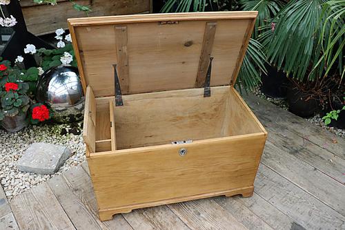 Restored Pine Blanket Box / Chest / Trunk / Coffee Table (1 of 8)