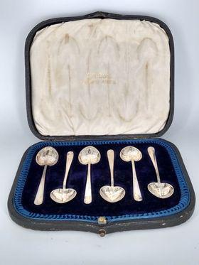 Coffee Spoons by Atkin Bros 1904 (1 of 7) Coffee Spoons by Atkin Bros 1904 (1 of 7)