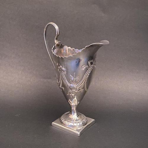 Silver Georgian Pedestal Creamer (1 of 5) Silver Georgian Pedestal Creamer (1 of 5)