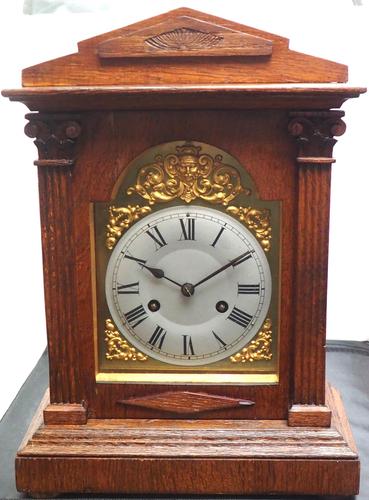 Antique 8 Day Striking Classical Design Oak Mantel Clock (1 of 10)