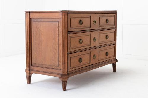 18th Century Oak Chest of Drawers with Fluted Pillars (1 of 4)