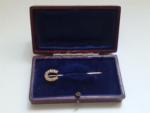 Handsome Edwardian Gold and Seed Pearl Horseshoe Stickpin (1 of 5) Handsome Edwardian Gold and Seed Pearl Horseshoe Stickpin (1 of 5)