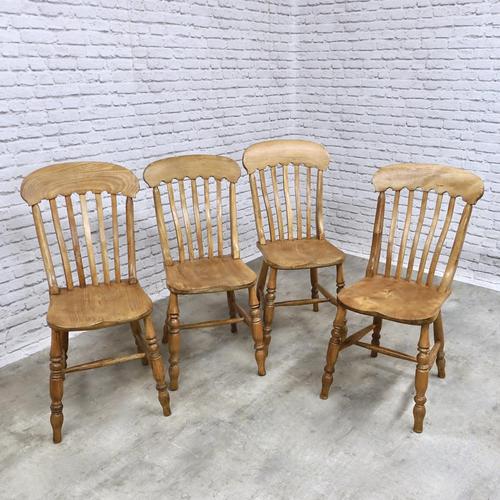 Set of 4 Golden Coloured Lathback Kitchen Chairs (1 of 5) Set of 4 Golden Coloured Lathback Kitchen Chairs (1 of 5)
