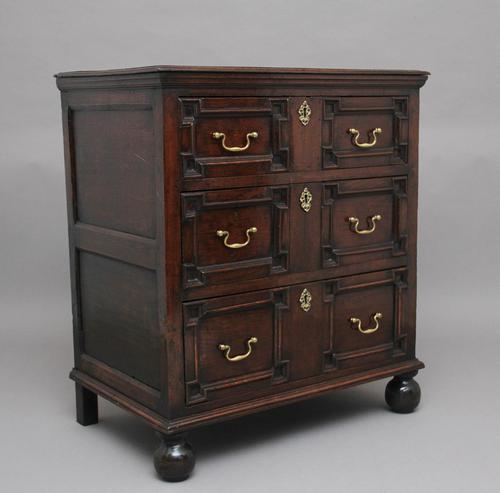 Mid 18th Century oak moulded front chest of drawers (1 of 10)