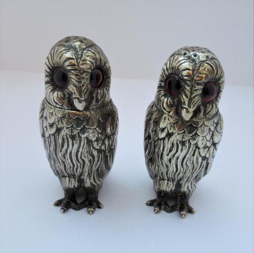 Charming Pair of Victorian EPNS Owl Pepperettes (1 of 9) Charming Pair of Victorian EPNS Owl Pepperettes (1 of 9)