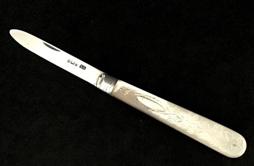 Silver and Mother of Pearl Handle Fruit Knife. (1 of 4) Silver and Mother of Pearl Handle Fruit Knife. (1 of 4)