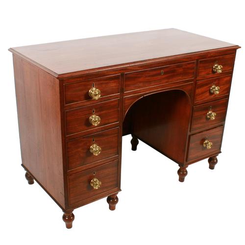 Georgian Mahogany Kneehole Table (1 of 8) Georgian Mahogany Kneehole Table (1 of 8)